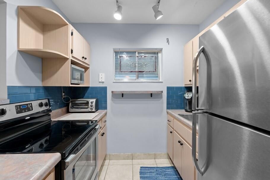 2170 SE 51 Ct 16