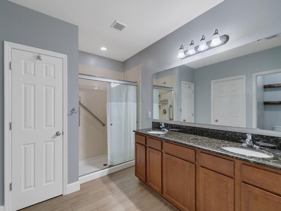 OWNERS BATH WITH 2 SINKS