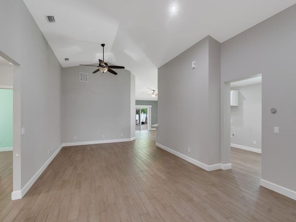GREAT ROOM TO FOYER