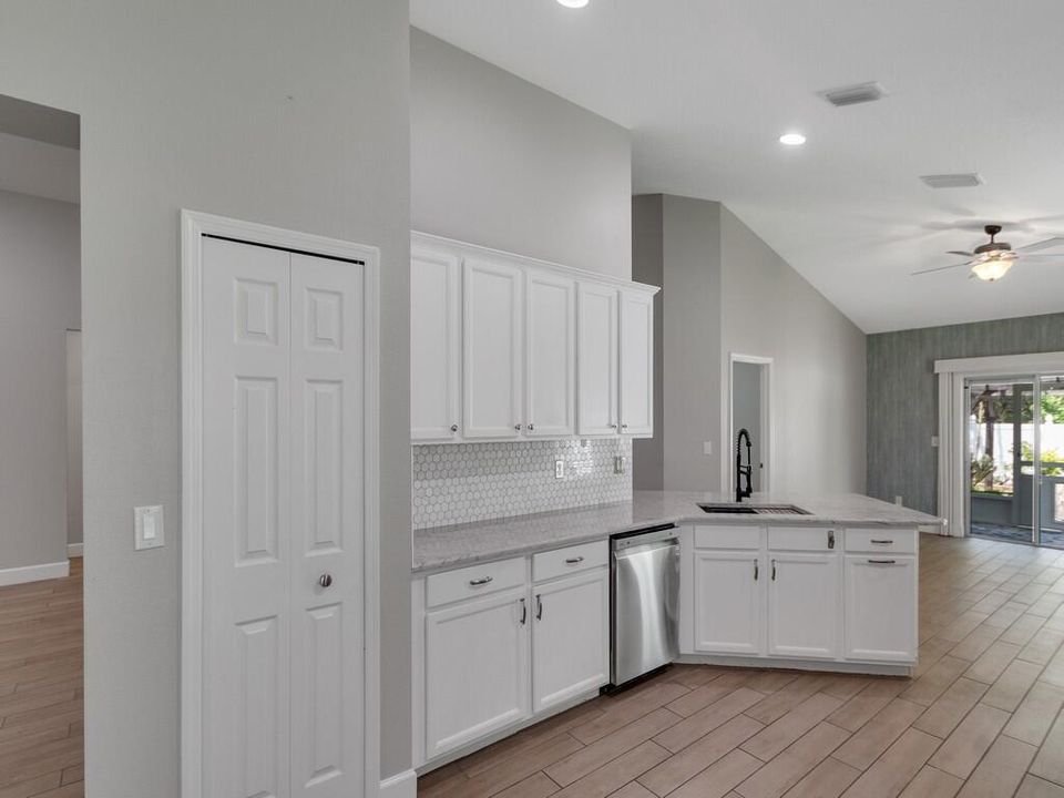TILE BACKSPLASH
