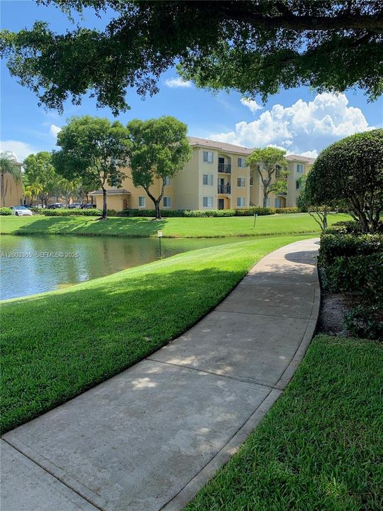 For Sale: $320,000 (2 beds, 2 baths, 1112 Square Feet)
