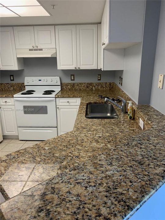 For Sale: $320,000 (2 beds, 2 baths, 1112 Square Feet)