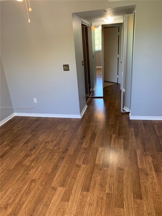 For Sale: $320,000 (2 beds, 2 baths, 1112 Square Feet)