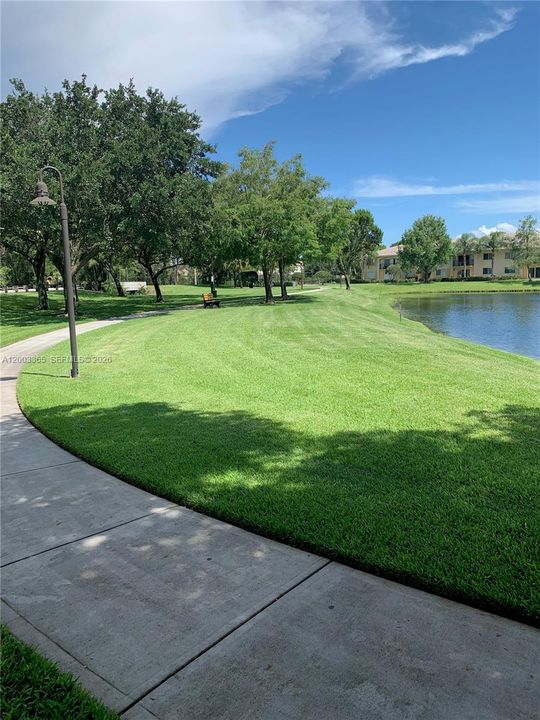 For Sale: $320,000 (2 beds, 2 baths, 1112 Square Feet)