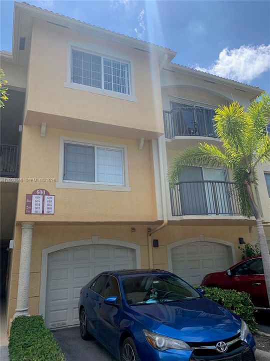 For Sale: $320,000 (2 beds, 2 baths, 1112 Square Feet)