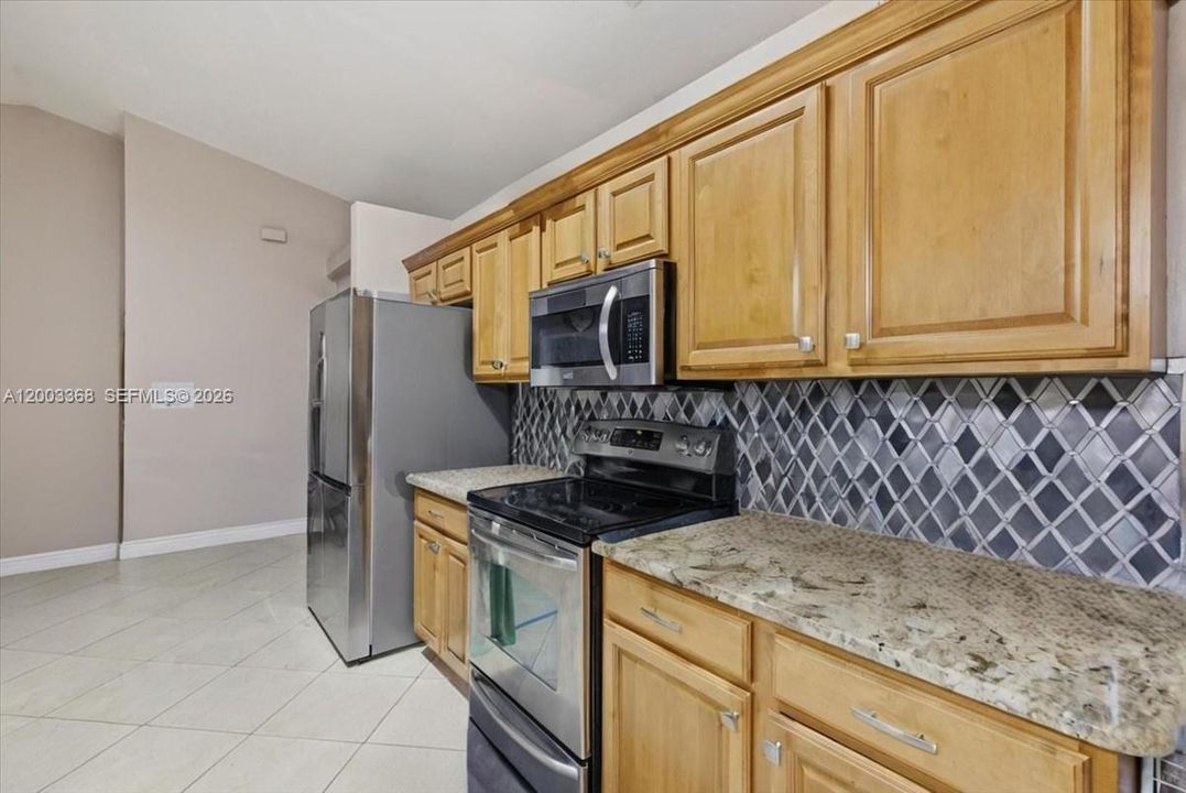 En Venta: $305,000 (4 camas, 2 baños, 1993 Pies cuadrados)