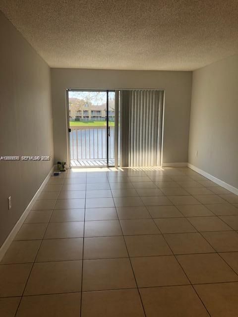 For Sale: $190,000 (1 beds, 1 baths, 702 Square Feet)