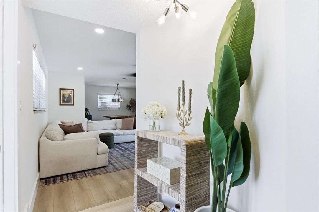 9744_Dahlia_Ave_PBG_010