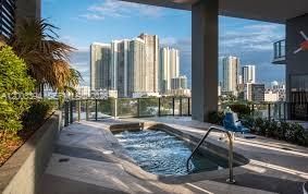 For Sale: $509,000 (1 beds, 1 baths, 673 Square Feet)
