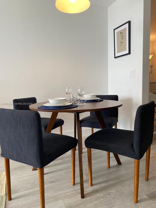 For Sale: $509,000 (1 beds, 1 baths, 673 Square Feet)