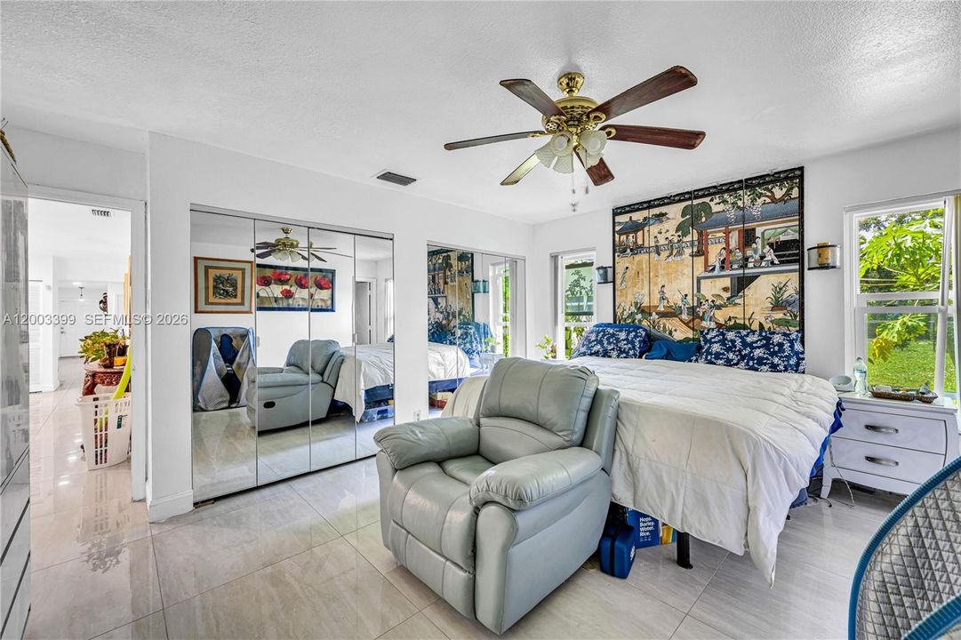 Activo con contrato: $439,000 (3 camas, 2 baños, 1710 Pies cuadrados)