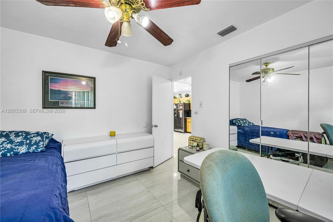 Activo con contrato: $439,000 (3 camas, 2 baños, 1710 Pies cuadrados)