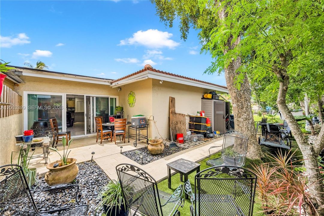 Activo con contrato: $439,000 (3 camas, 2 baños, 1710 Pies cuadrados)