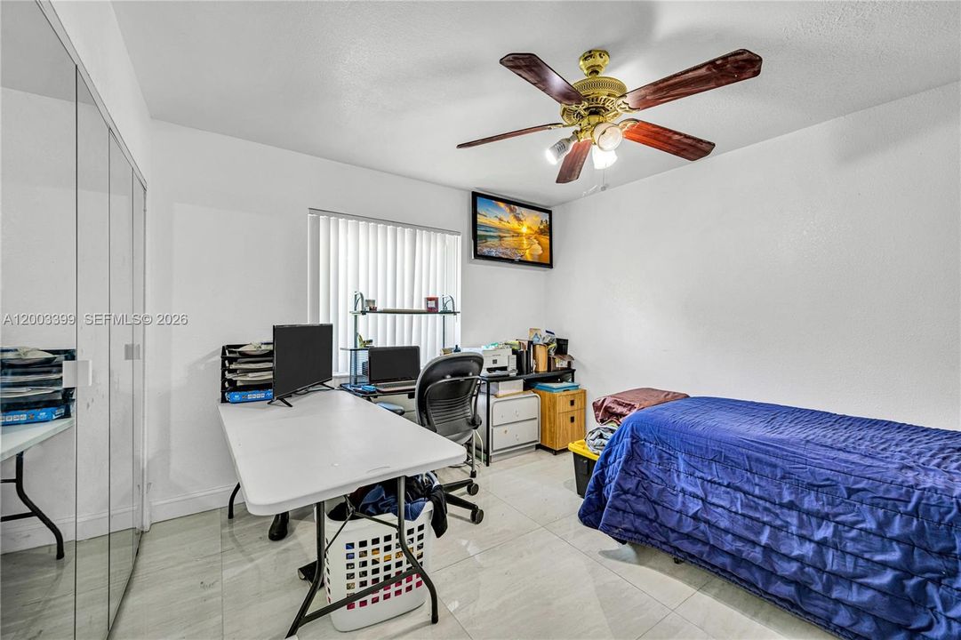 Activo con contrato: $439,000 (3 camas, 2 baños, 1710 Pies cuadrados)