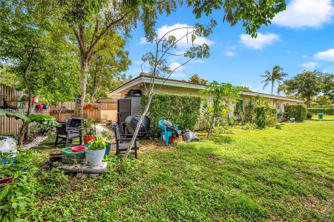 Activo con contrato: $439,000 (3 camas, 2 baños, 1710 Pies cuadrados)