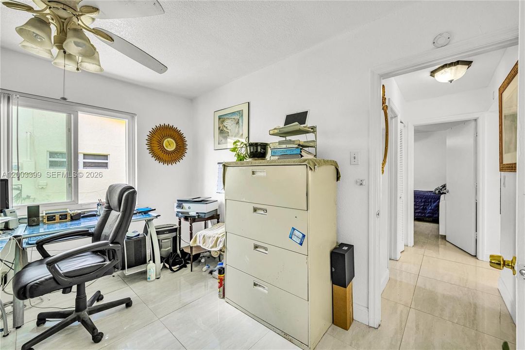 Activo con contrato: $439,000 (3 camas, 2 baños, 1710 Pies cuadrados)