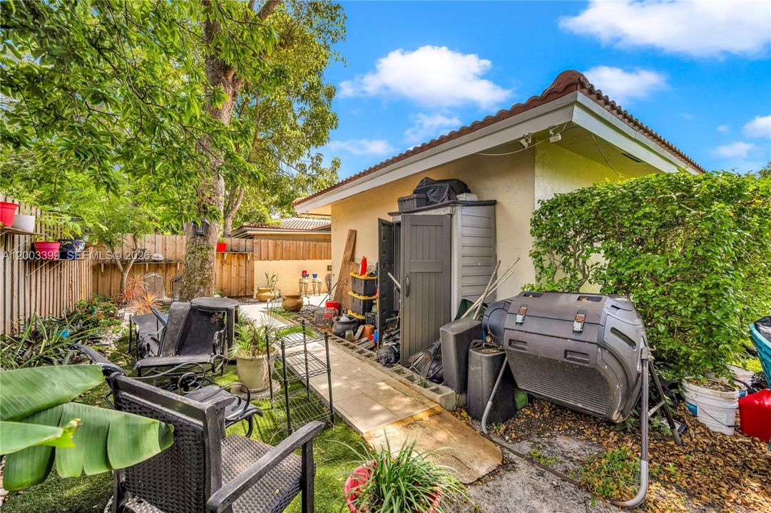 Activo con contrato: $439,000 (3 camas, 2 baños, 1710 Pies cuadrados)