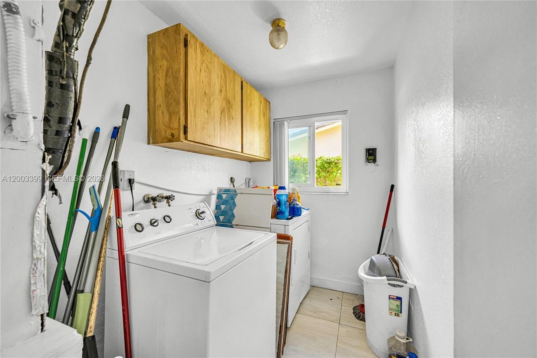 Activo con contrato: $439,000 (3 camas, 2 baños, 1710 Pies cuadrados)