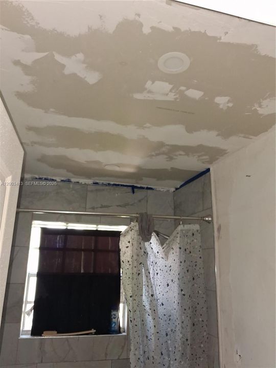 На продажу: $350,000 (2 спален, 1 ванн, 1226 Квадратных фут)