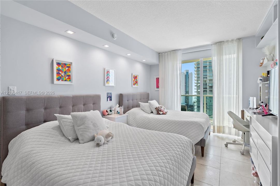 For Sale: $910,000 (3 beds, 2 baths, 1492 Square Feet)