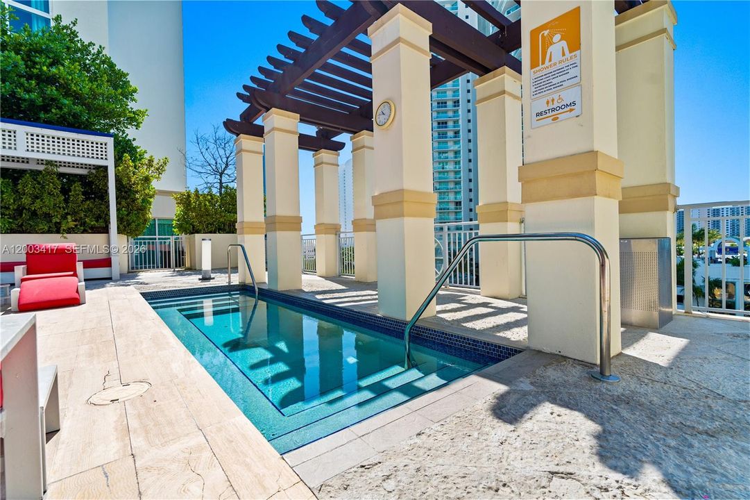 For Sale: $910,000 (3 beds, 2 baths, 1492 Square Feet)