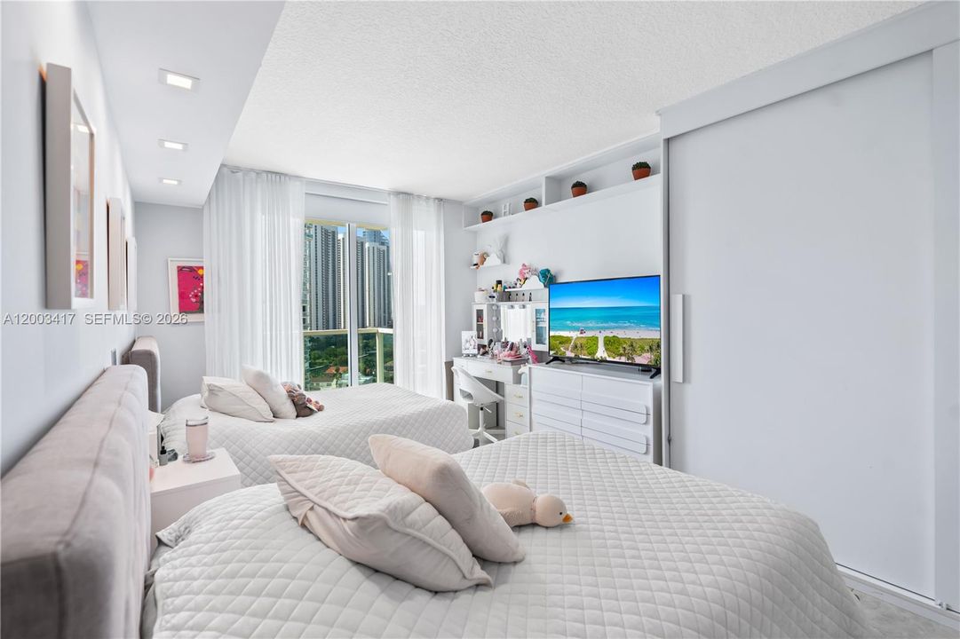 For Sale: $910,000 (3 beds, 2 baths, 1492 Square Feet)