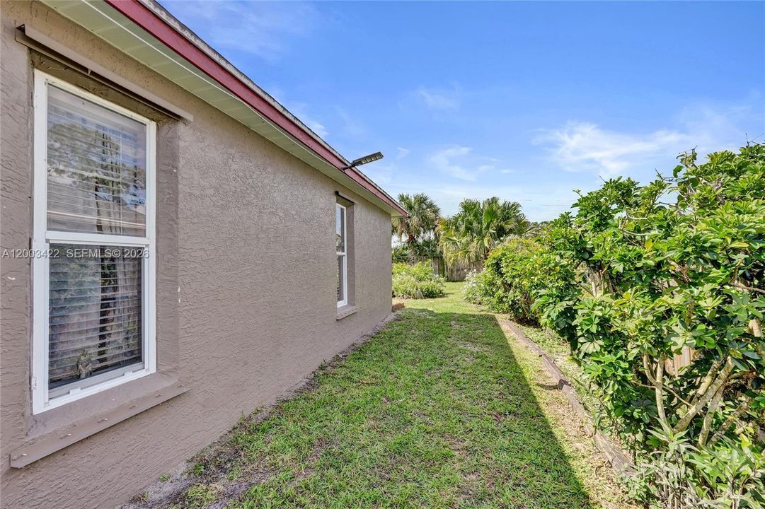 For Sale: $399,000 (3 beds, 2 baths, 1644 Square Feet)