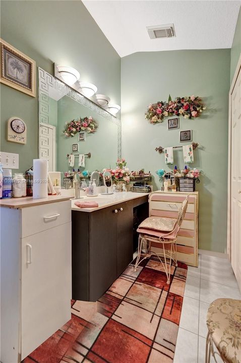 For Sale: $399,000 (3 beds, 2 baths, 1644 Square Feet)