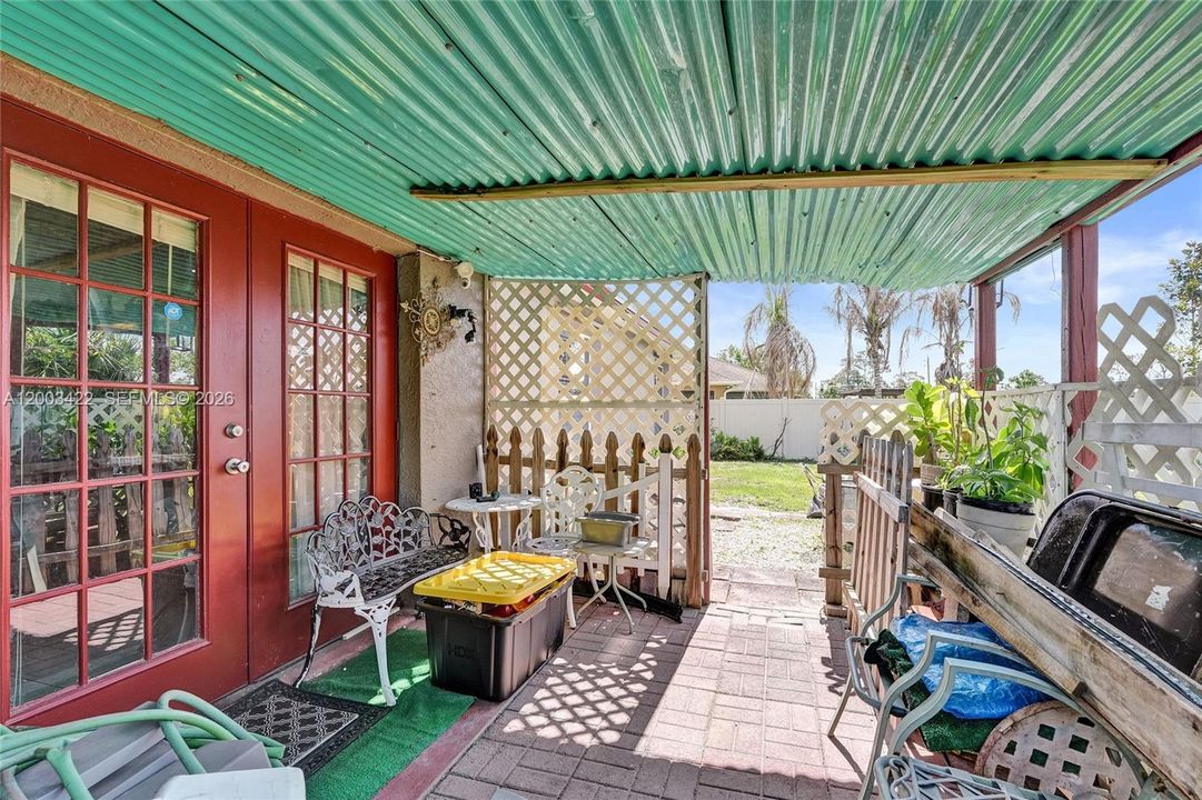 For Sale: $399,000 (3 beds, 2 baths, 1644 Square Feet)