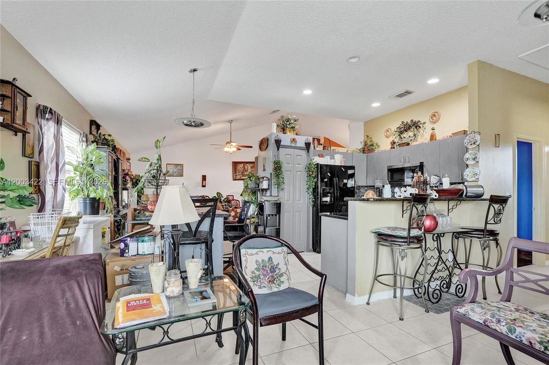 For Sale: $399,000 (3 beds, 2 baths, 1644 Square Feet)