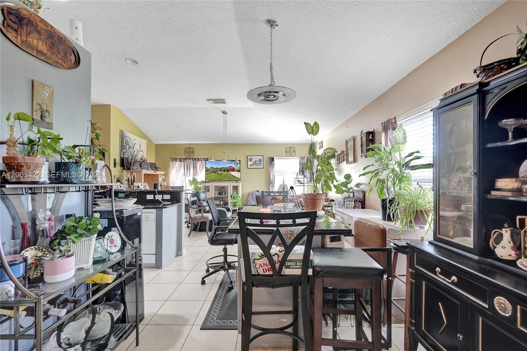 For Sale: $399,000 (3 beds, 2 baths, 1644 Square Feet)