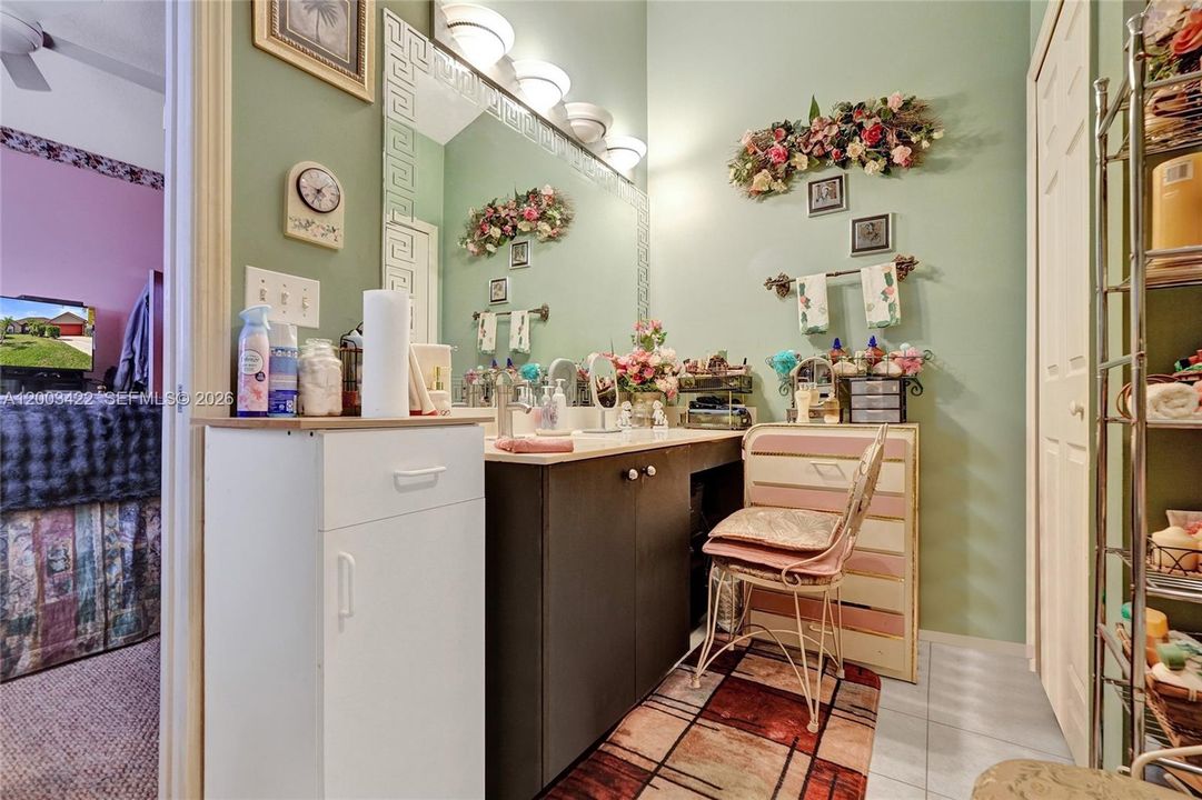 For Sale: $399,000 (3 beds, 2 baths, 1644 Square Feet)