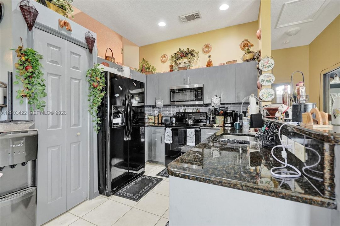 For Sale: $399,000 (3 beds, 2 baths, 1644 Square Feet)