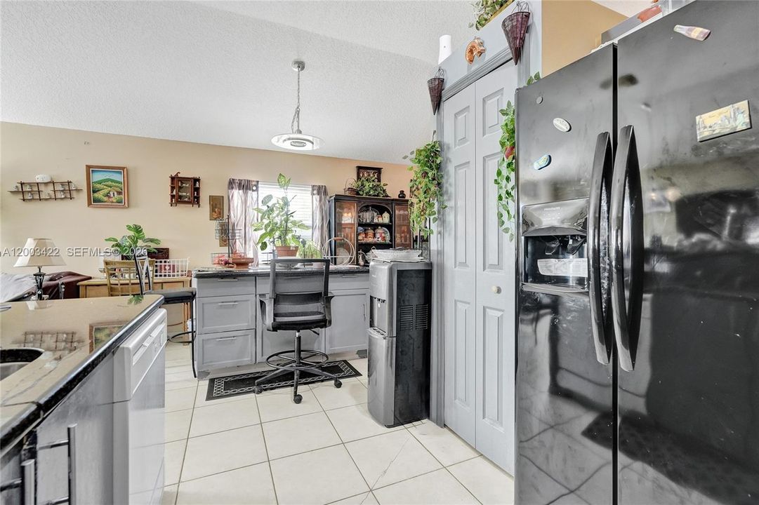 For Sale: $399,000 (3 beds, 2 baths, 1644 Square Feet)