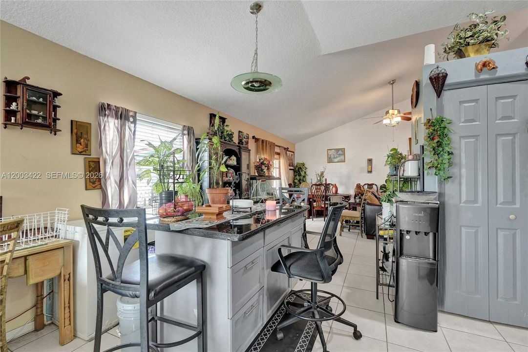 For Sale: $399,000 (3 beds, 2 baths, 1644 Square Feet)