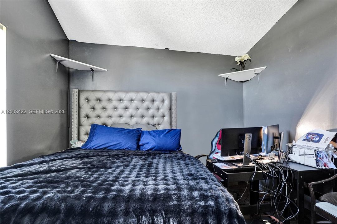 For Sale: $399,000 (3 beds, 2 baths, 1644 Square Feet)