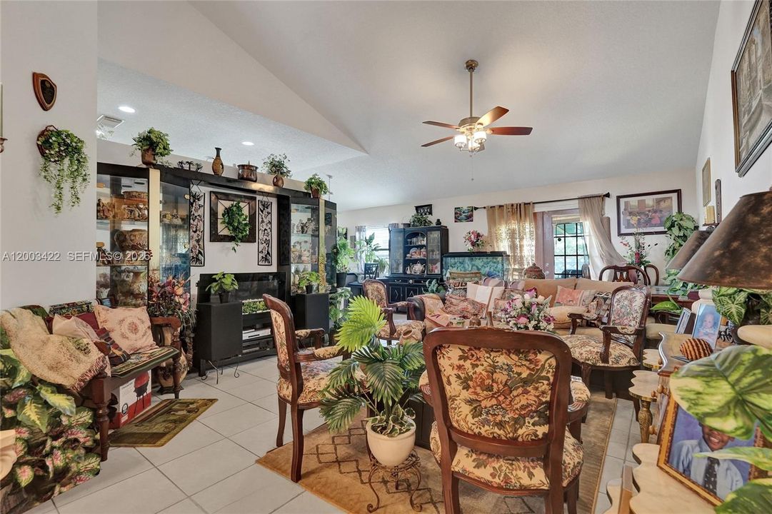 For Sale: $399,000 (3 beds, 2 baths, 1644 Square Feet)