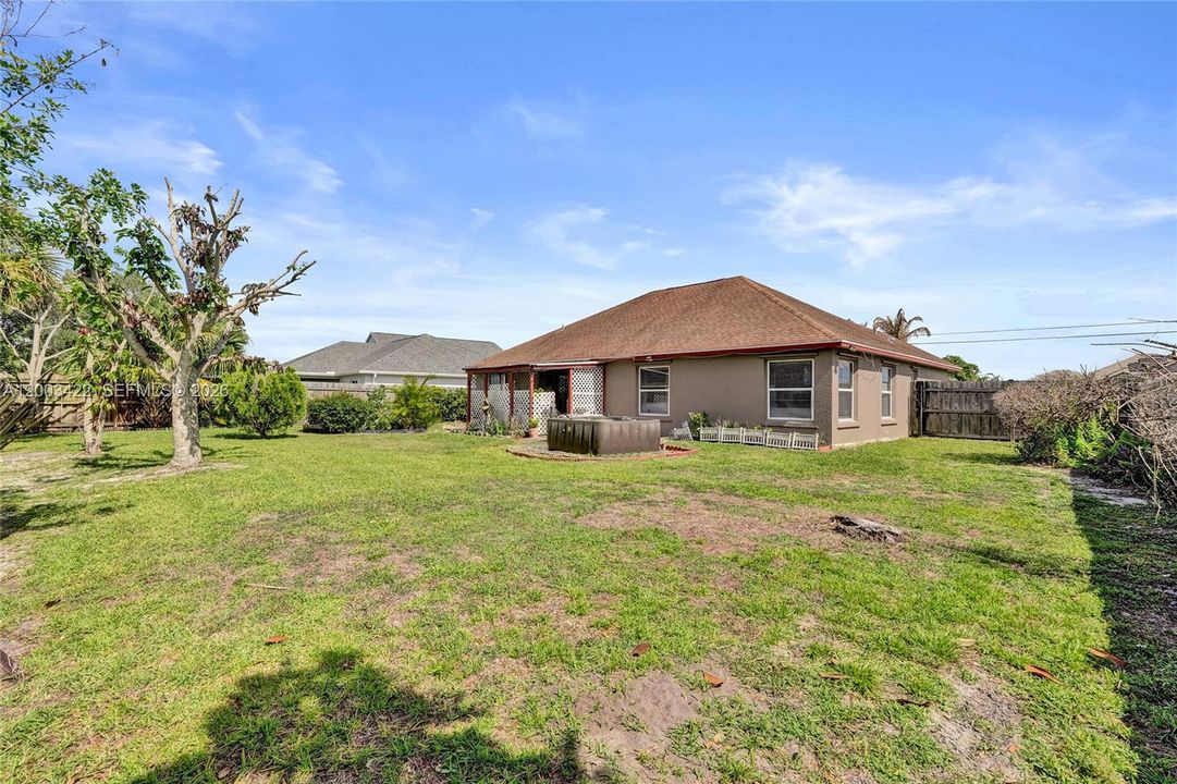 For Sale: $399,000 (3 beds, 2 baths, 1644 Square Feet)