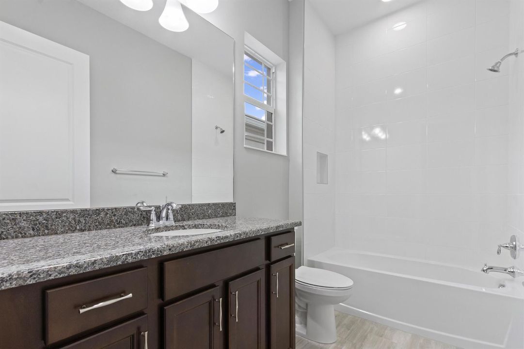 Bathroom-022-015-4200x2800
