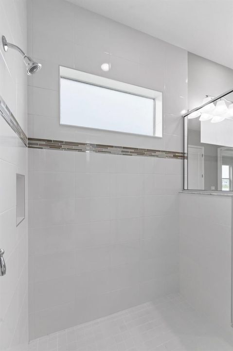 Owners Suite Bath-019-001-2800x4200