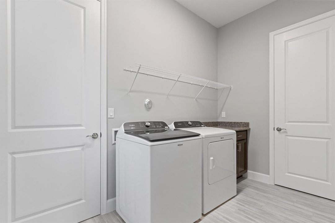 Laundry Room-026-019-4200x2800