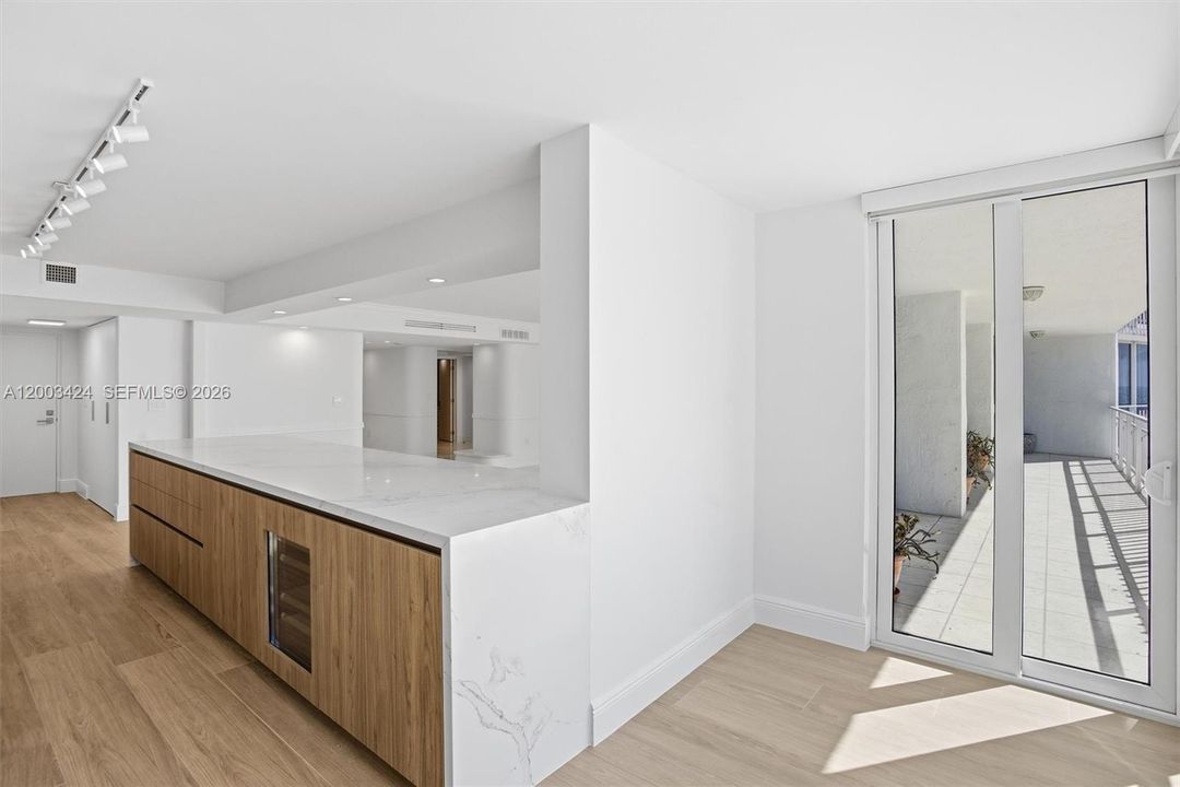 Kitchen enclosed terrace/breakfast nook