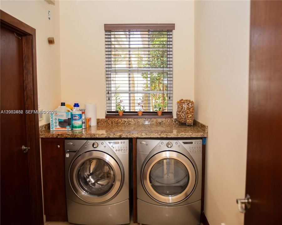 For Rent: $9,500 (3 beds, 2 baths, 2472 Square Feet)