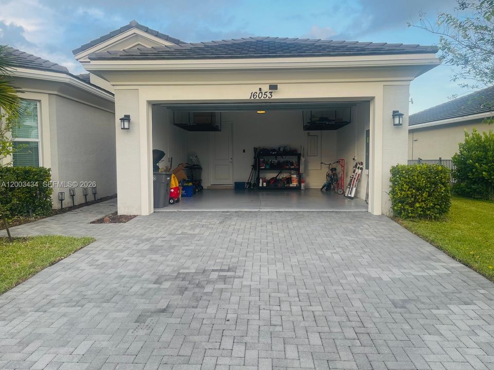 Active With Contract: $3,450 (4 beds, 2 baths, 2305 Square Feet)