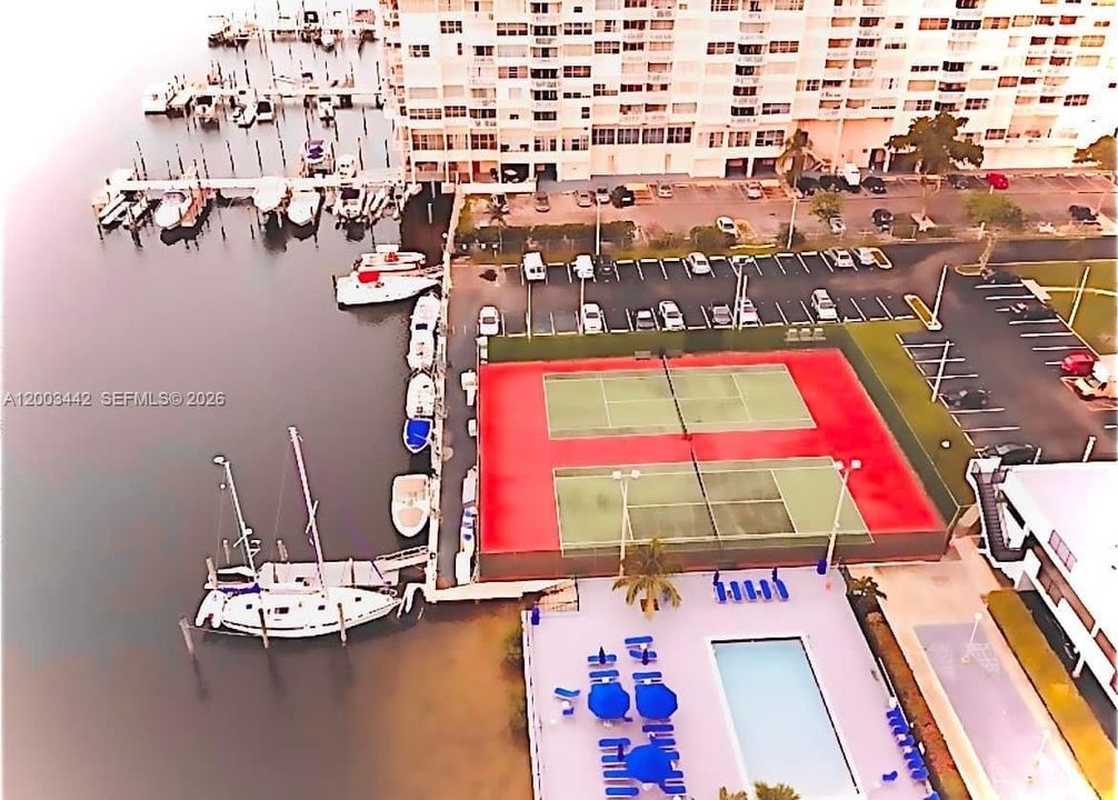 For Sale: $169,500 (1 beds, 1 baths, 873 Square Feet)