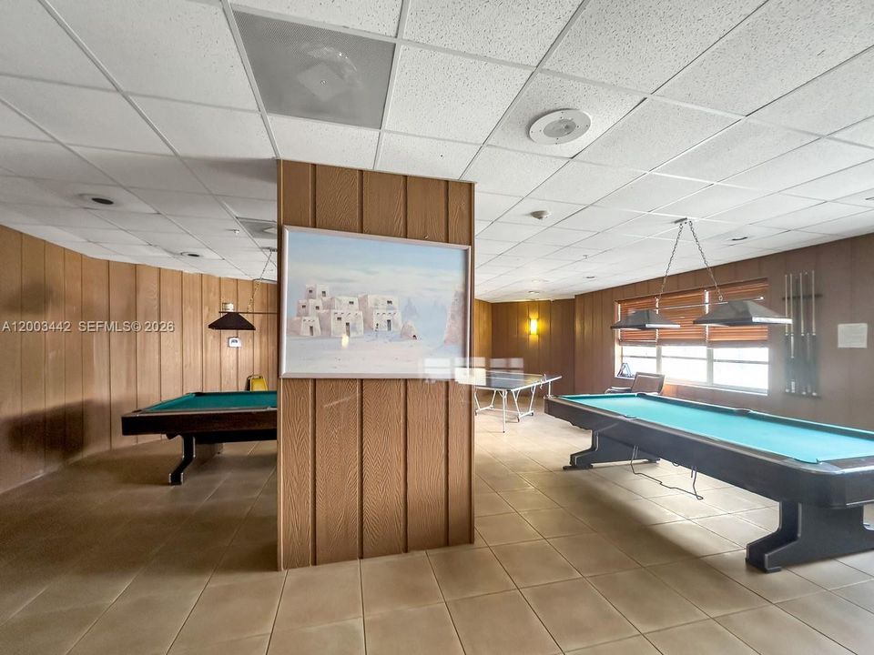 For Sale: $169,500 (1 beds, 1 baths, 873 Square Feet)