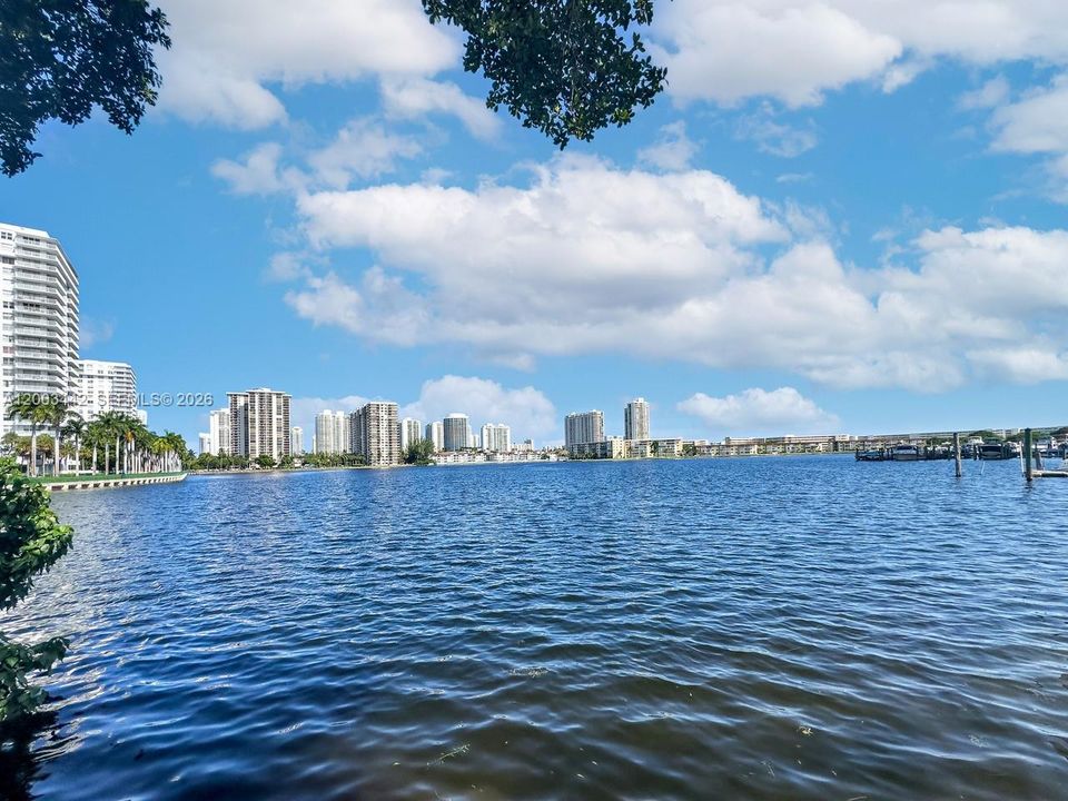 For Sale: $169,500 (1 beds, 1 baths, 873 Square Feet)