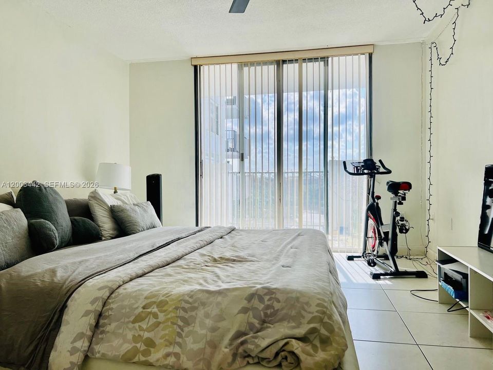 For Sale: $169,500 (1 beds, 1 baths, 873 Square Feet)