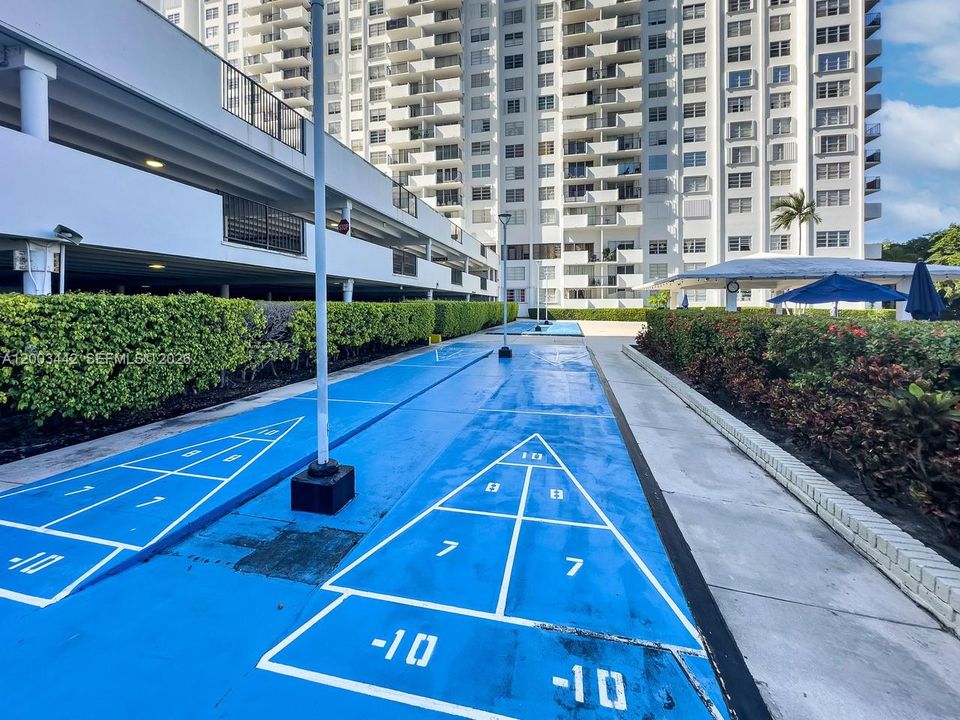 For Sale: $169,500 (1 beds, 1 baths, 873 Square Feet)