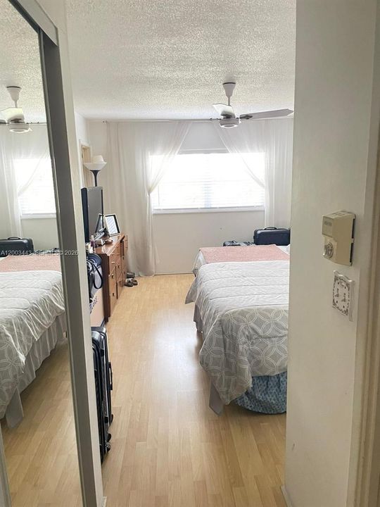 Active With Contract: $120,000 (1 beds, 1 baths, 730 Square Feet)